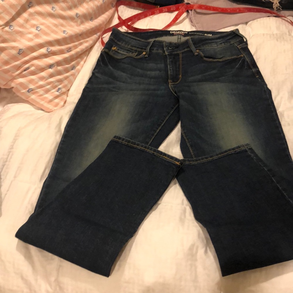Modern slim blue jean